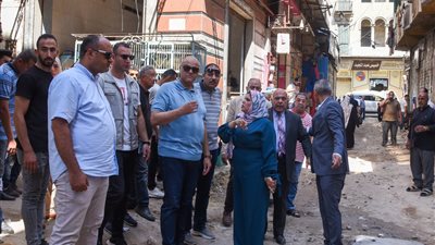 جولة مفاجئة لمحافظ الإسكندرية في سوق باكوس وشارع سينما ليلى