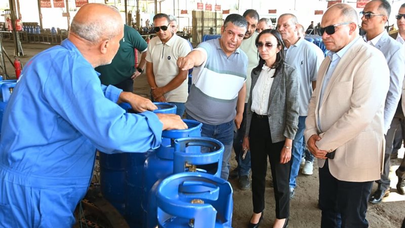 محافظ البحيرة تتفقد