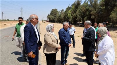 محافظ الإسماعيلية يتفقد موقع حادث الدواويس ويصدر قرارات عاجلة لتأمين الطرق وحظر عمالة الأطفال