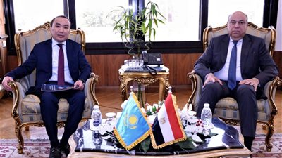 مصر وكازاخستان تبحثان تعزيز الربط الجوي وتنشيط الحركة السياحية