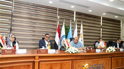 زيارة محافظ الإسكندرية لشركة 