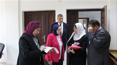 لجنة قطاع الدراسات الصيدلية تتفقد الإمكانات والتجهيزات لكلية الصيدلة بالعبور