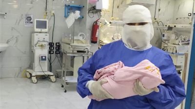 ولدت بوزن 800 جرام.. تفاصيل إنقاذ طفلة مبتسرة في مستشفى مشتول السوق بالشرقية