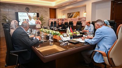 محافظ جنوب سيناء يتابع مشروع الارتقاء والتجديد العمراني بشارع المنشية في طور