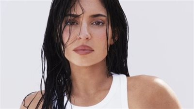كايلي جينر تتألق بإطلالات رياضية جريئة في أحدث حملات Alo