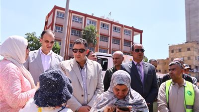 محافظ دمياط يتابع أعمال كشف أسباب تجمع المياه بمنطقة الشهابية 