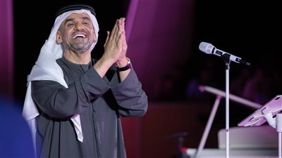 حسين الجسمي يخطف نبض الجمهور في الساحل الشمالي وسط تفاعل كبير من الجمهور | صور