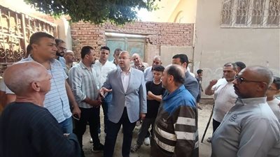 نائب محافظ الجيزة يتابع معدلات التنفيذ بمشروع الصرف الصحي بزاوية دهشور