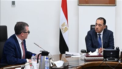 رئيس الوزراء يتابع مع وزير التخطيط عددا من ملفات العمل