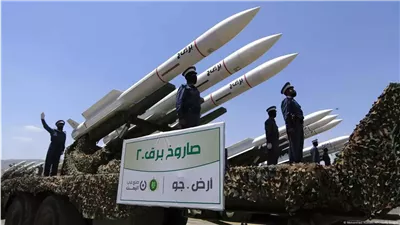 اليمن.. صواريخ إيرانية استخدمت في قصف ميناء المخا وتصعيد حوثي على عدة جبهات