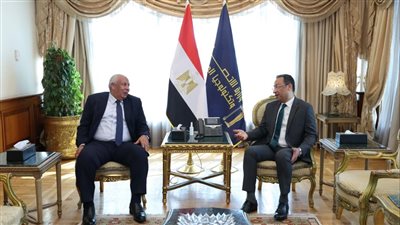 وزير الاتصالات ومحافظ مطروح يبحثان تطوير البنية الرقمية وخدمات المواطنين