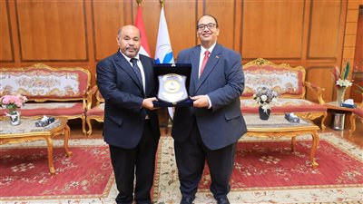 رئيس جامعة كفر الشيخ خلال استقباله الملحق الثقافي الليبي: الطلاب الوافدون سفراء لنا
