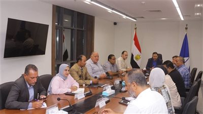 محافظ دمياط يعقد اجتماعًا مع رؤساء الوحدات المحلية والمدن الجدد