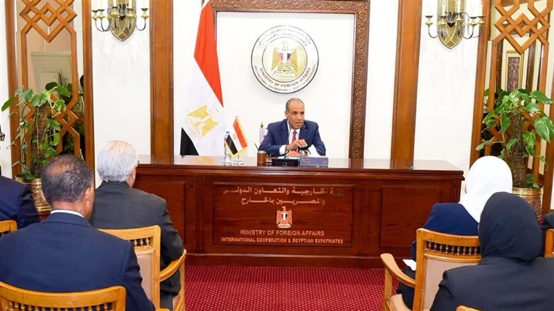 وزير الخارجية يلتقي