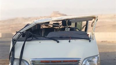 إصابة 11 شخص في انقلاب ميكروباص بطريق السويس–السخنة