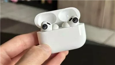 سماعات AirPods بكاميرات.. تسريب يكشف مفاجأة أبل الجديدة