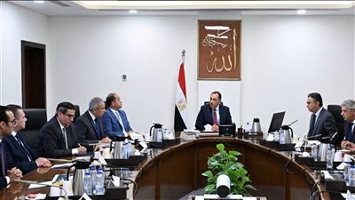 رئيس الوزراء يتابع الجهود المبذولة لتطوير آلية الدعم النقدي السلعي