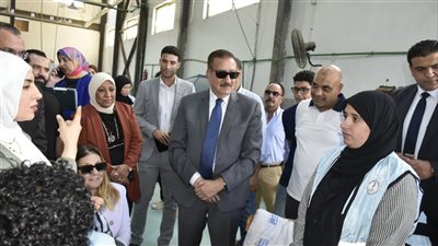 75% من عمال المصنع من ذوي الهمم.. محافظ بورسعيد يتفقد مصنع لإنتاج الأدوات الكهربائية