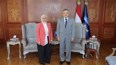 وكيل وزارة الصحة بالإسماعيلية تهنئ رئيس هيئة قناة السويس بتجديد الثقة