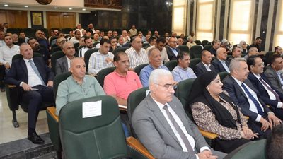 محافظ الغربية يبحث تحديات الغزل والنسيج ويعلن عن ملتقى توظيفي ومعرض موسع