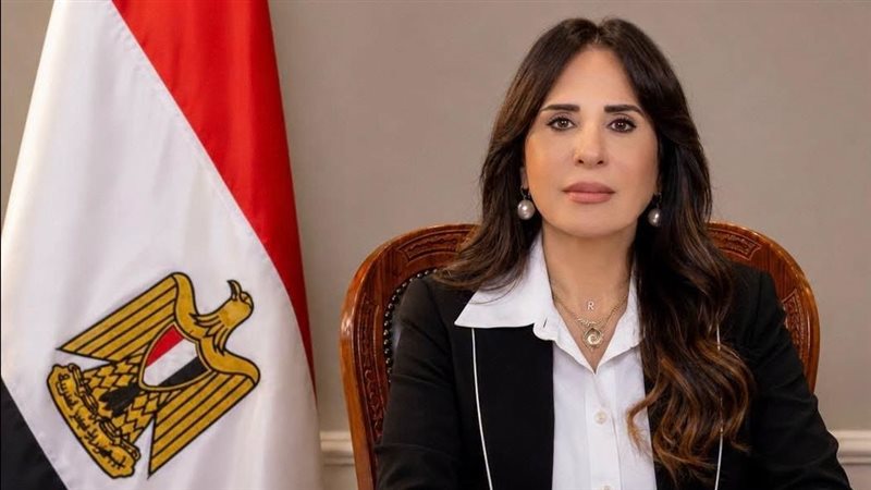 وزيرة الإسكان 
