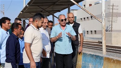 محافظ الإسماعيلية يوجه بإزالة الإشغالات وتأمين المزلقانات