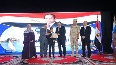 محافظ دمياط يكرم أوائل الشهادات العامة والأزهرية والدبلومات الفنية في احتفالية