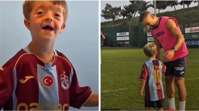 محمد صلاح يحقق أمنية مشجع صغير.. لقاء مفاجئ مع إسحاق في طرابزون