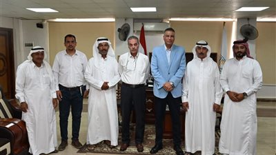 محافظ جنوب سيناء يلتقي عواقل ومشايخ أبو زنيمة ويبحث تطوير سرابيط الخادم