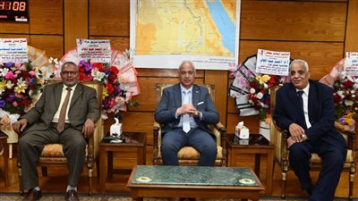 رئيس جامعة أسيوط يستقبل نائب رئيس جامعة الأزهر وعميد كلية الشريعة | تفاصيل
