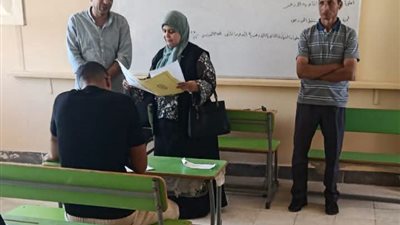 مدير عام المواد الثقافية بمنطقة السويس الأزهرية تتفقد امتحانات الثانوية الدور الثاني
