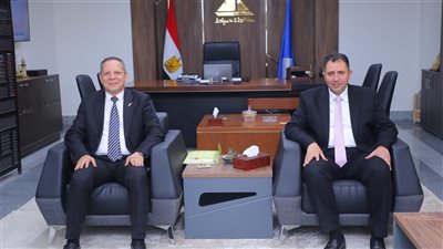 محافظ دمياط يبحث مع رئيس الجامعة استعدادات استقبال شعلة أسبوع شباب الجامعات 