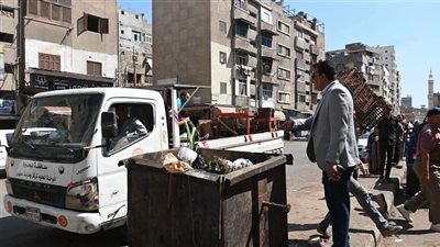 حملة مكبرة بشارع الروضة بدمنهور لتحقيق السيولة المرورية والإنضباط