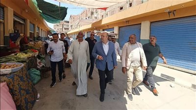 نائب محافظ الجيزة يتابع التجهيزات النهائية بمشروع الصرف الصحي بقرية القبابات