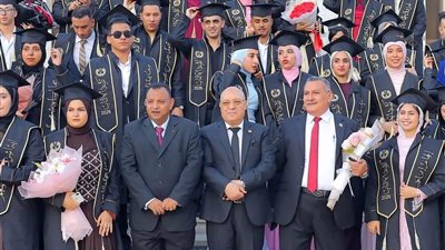تخرج الدفعة الـ44 بآداب المنصورة بمشاركة نحو 3 آلاف من الخريجين وذويهم| صور