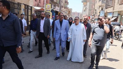 محافظ سوهاج يقود حملة مكبرة لضبط الأسواق ورفع الإشغالات بشوارع البلينا