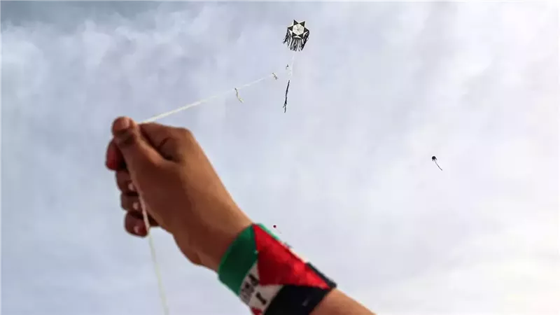الطائرات الورقية