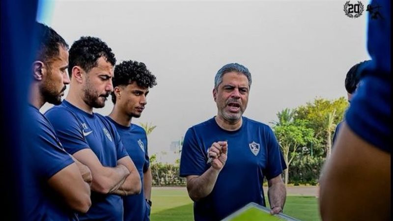 معتمد جمال مع لاعبي