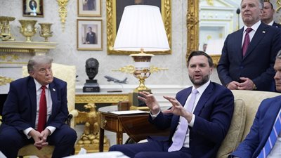 قبل الحرب على إيران.. فانس حذر ترامب ومديرة الاستخبارات حذرت من اغتيال خامنئي