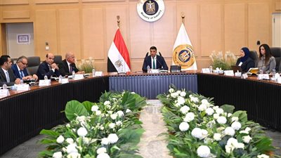وزير الصناعة يترأس اجتماع لجنة تفضيل المنتج المحلي ويضع خارطة طريق لدعمه
