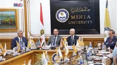 محافظ المنيا ورئيس الجامعة يبحثان تعزيز التعاون وتأهيل الشباب لسوق العمل
