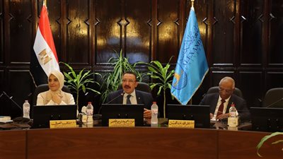 مجلس جامعة الإسكندرية يستعد للعام الدراسي الجديد ويؤكد سرعة التحول إلى جامعة 
