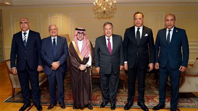 جامعة الدول العربية يبحث مع رئيس المنظمة العربية للسياحة تعزيز التعاون السياحي