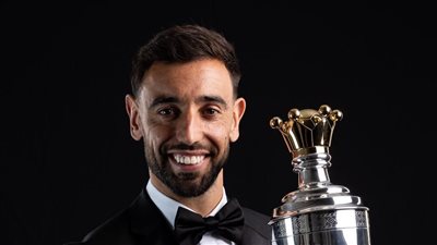 برونو فيرنانديز يتربع على عرش إنجلترا ويتوج بجائزة أفضل لاعب لعام 2026