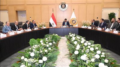 وزير الصناعة يبحث مع غرفة مواد البناء خفض تكاليف الإنتاج وزيادة الصادرات