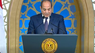 الرئيس السيسي يوجه وزير النقل بتسريع مشروعات النقل الجماعي وتطوير الطرق