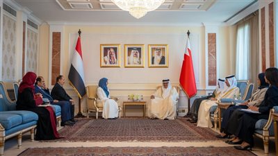 البحرين واليمن تبحثان تداعيات الملاحة في هرمز وباب المندب