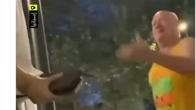 «اذهبوا إلى بلادكم».. فتاتان تواجهان عنصرية رجل مسن في إسبانيا ووردّهما يصدمه: «خلي عندك حياء»