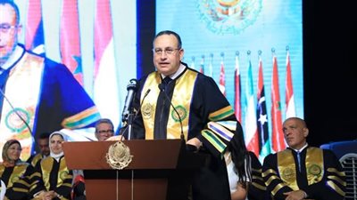 وزير التعليم العالي يشهد حفل تخرج الدفعة الأولى من طب الأكاديمية العربية