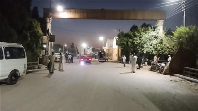 حملة مكبرة ترفع إشغالات سوق الطيور بكوبري القرية في إسنا جنوب الأقصر